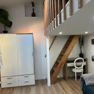 Appartamento : Charmant 2 Pièces Au Calme, Parigi