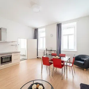 starhemberg-county-contactless-check-in-apartment.vienna-besthotels.com/